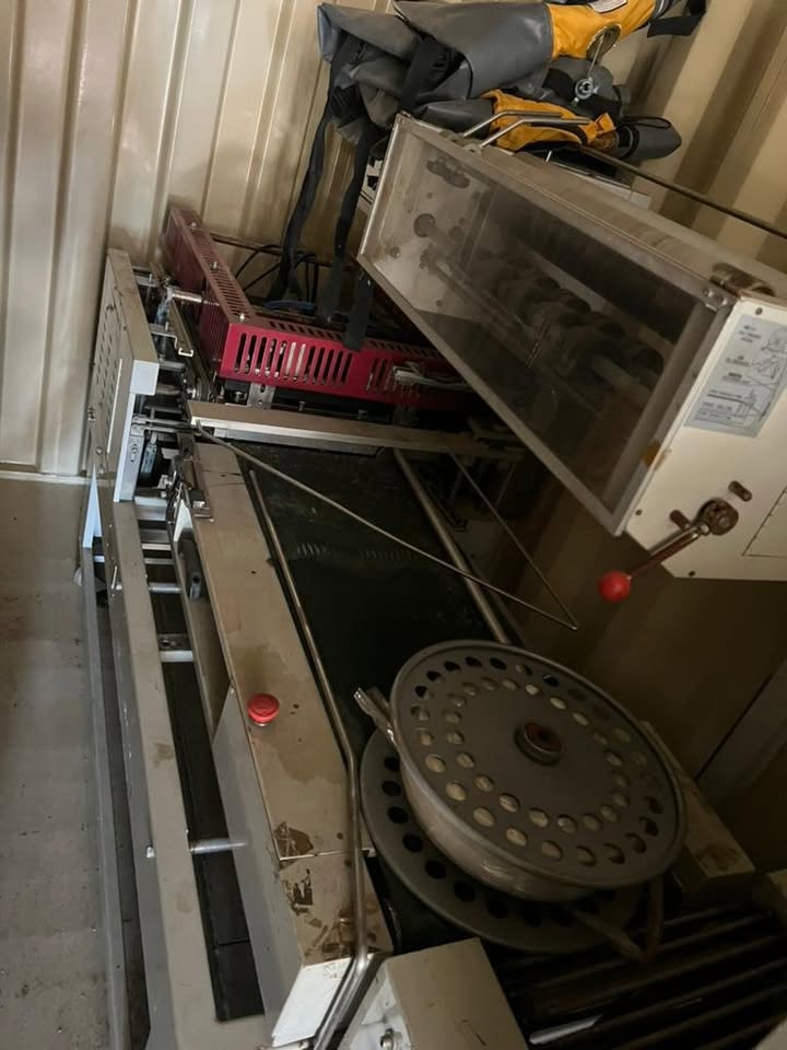 Shrink Wrap machine with heat tunnel