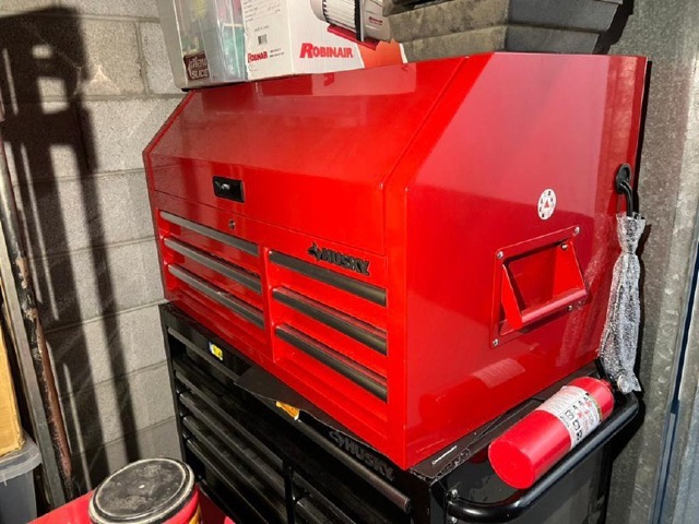 TOP Only Husky Red rollaway chest