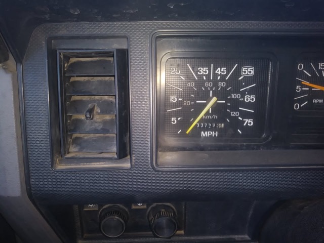 1996 Ford F800 Reefer Truck - Cummins 5.9 12-Valve photo 7